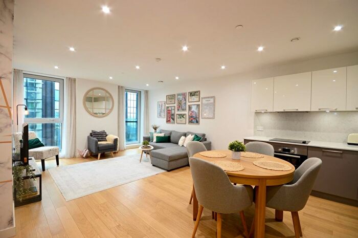 2 Bedroom Flat To Rent In Elephant And Castle, London, SE1