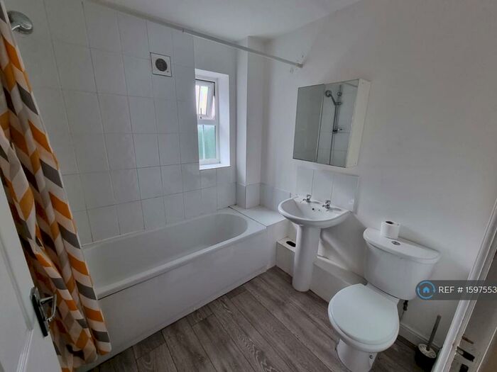 2 Bedroom Flat To Rent In Park View Lodge, Doncaster, DN4