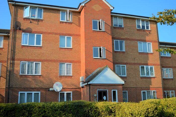 1 Bedroom Flat To Rent In Express Drive, Goodmayes, Ilford IG3