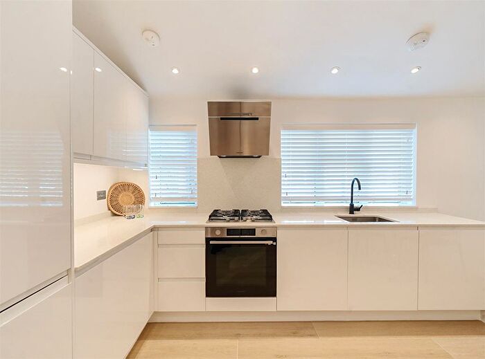 1 Bedroom Flat For Sale In Ilbert Street, London, W10