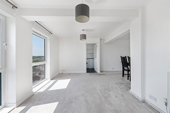 2 Bedroom Apartment For Sale In Bonchurch Close, Sutton, SM2