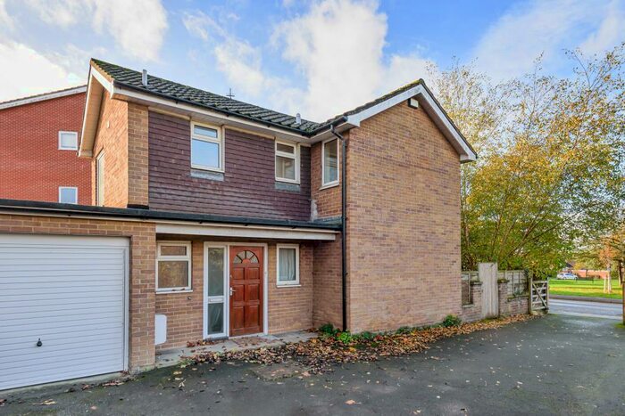 3 Bedroom Detached House To Rent In The Oval, East Oxford, OX4
