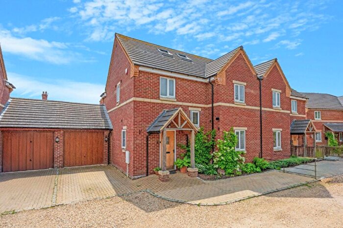4 Bedroom Semi-Detached House For Sale In Pullman Close, Rushton, NN14