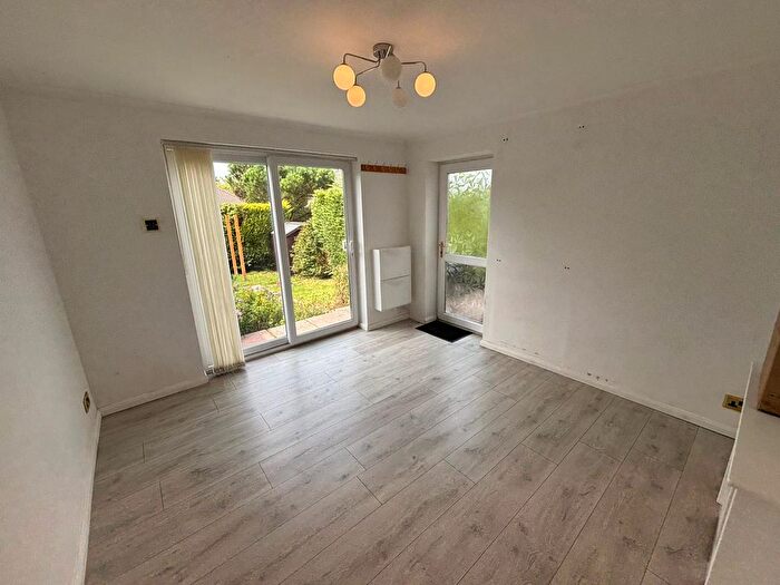 2 Bedroom Property To Rent In Caldey Place, Swansea, SA5
