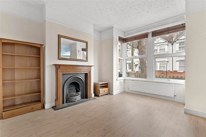 1 Bedroom Flat For Sale In West End Avenue, Leyton, London, E10