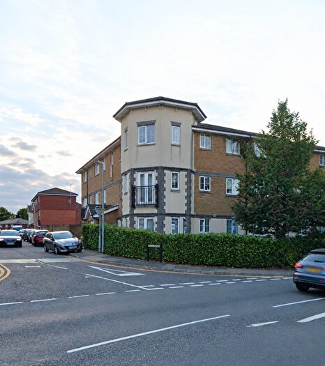2 Bedroom Flat To Rent In Kiln Way, Dunstable, Central Bedfordshire, LU5