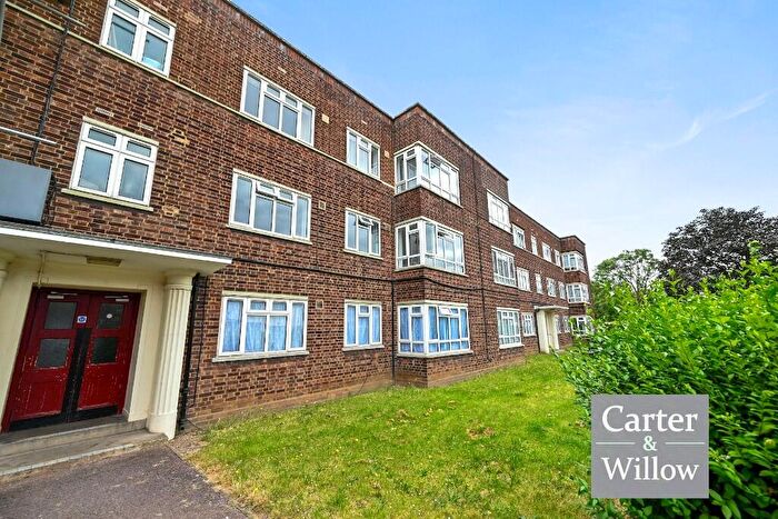 2 Bedroom Flat For Sale In Keir Hardie Way, Barking, IG11