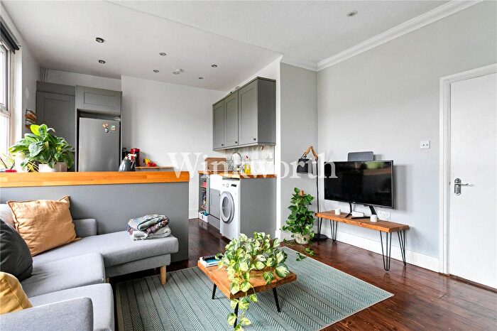 2 Bedroom Flat For Sale In Carlingford Road, London, N15