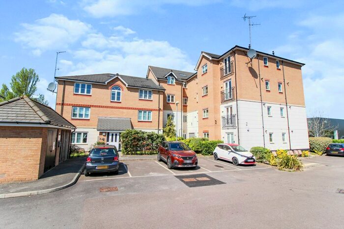 2 Bedroom Flat To Rent In Twickenham Close, Swindon, SN3