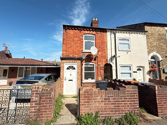 2 Bedroom End Of Terrace House For Sale In Bunyan Road, Bedford, MK42