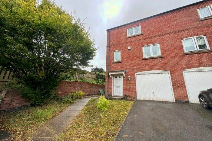 4 Bedroom End Of Terrace House To Rent In Whitehead Close, Loughborough, LE12