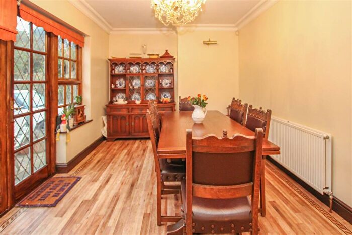 5 Bedroom Detached House For Sale In Nags Head Lane, Brentwood, CM14