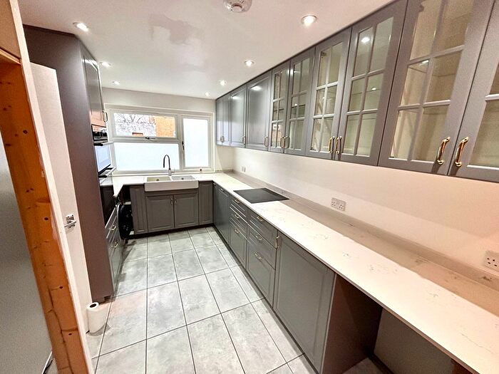 3 Bedroom Maisonette To Rent In Buckingham Road, London, E15