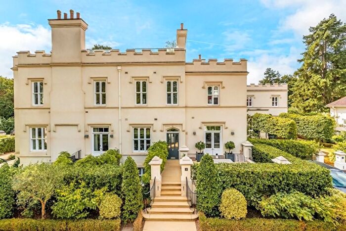 2 Bedroom Flat For Sale In Westcott Road, Dorking, RH4