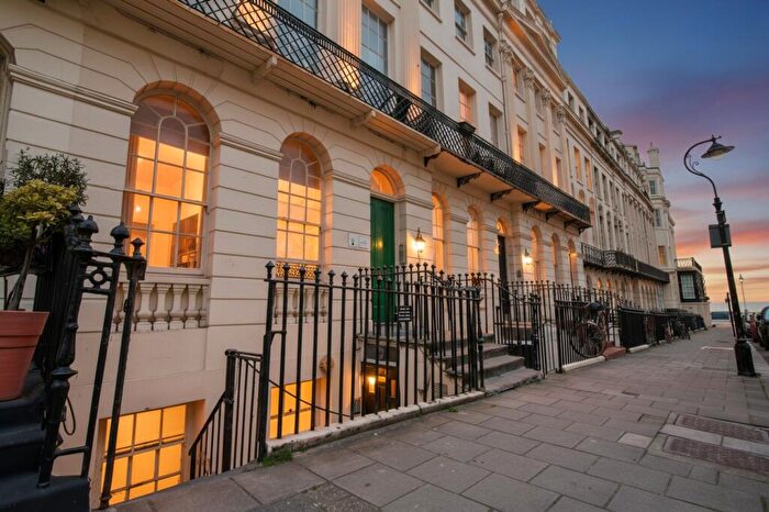 1 Bedroom Flat To Rent In Oriental Place, Brighton, BN1