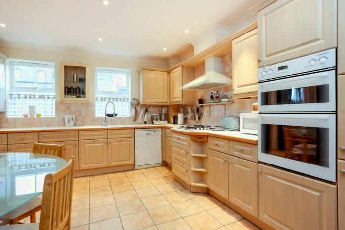 3 Bedroom Apartment To Rent In Clearwater Place, Surbiton, KT6