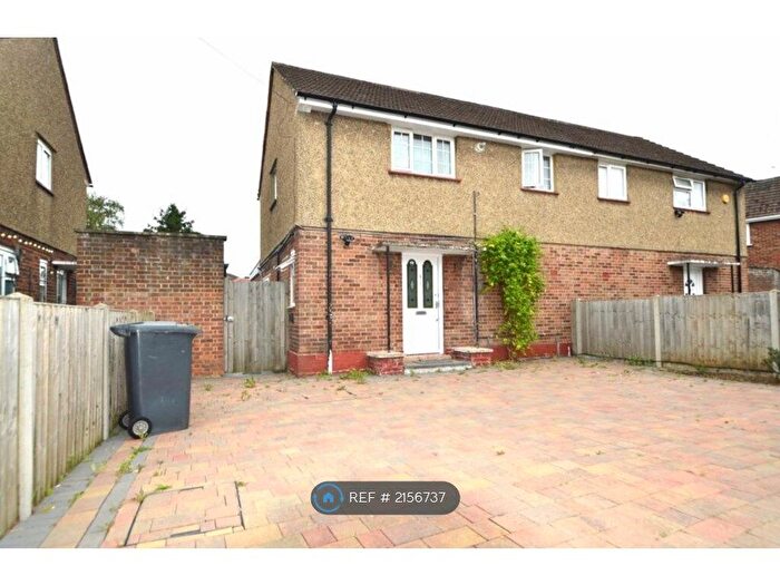 3 Bedroom Semi-Detached House To Rent In The Frithe, Slough, SL2