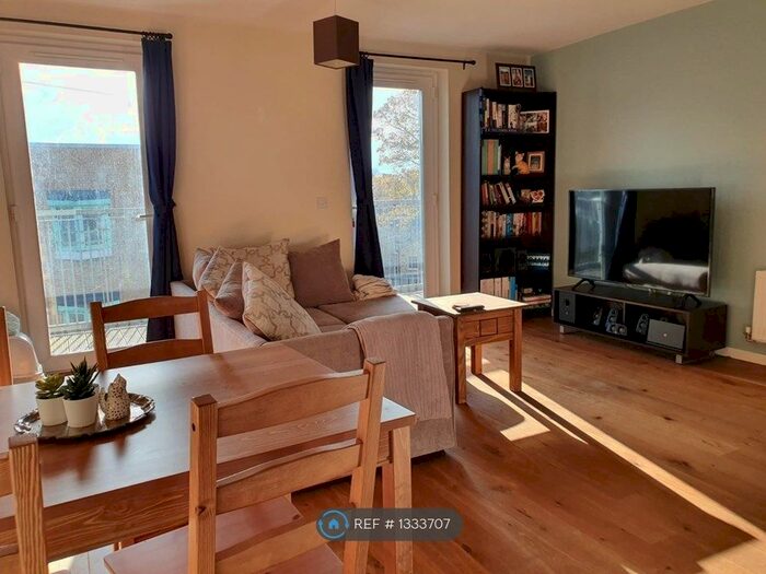 2 Bedroom Flat To Rent In Warren Close, Cambridge, CB2