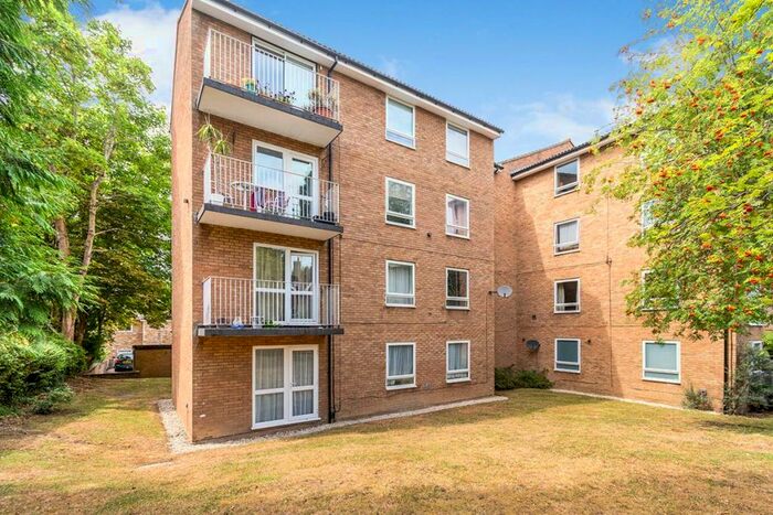 2 Bedroom Flat To Rent In Ventnor Road, Sutton, Surrey, SM2