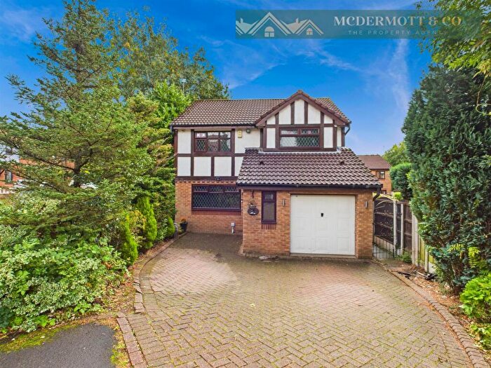 4 Bedroom Detached House For Sale In Lowcroft Crescent, Chadderton, Oldham, OL9