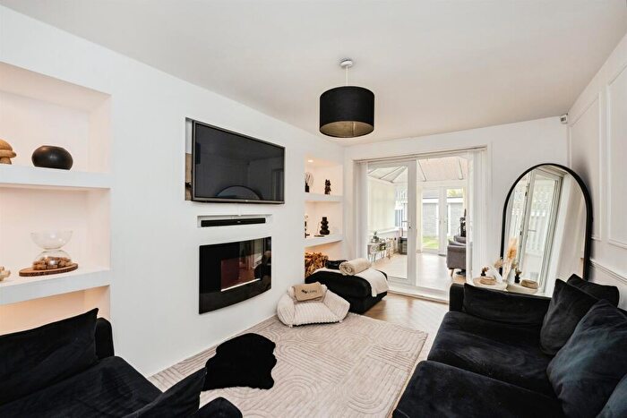 3 Bedroom Semi Detached House For Sale In Heol Gwyrosydd, Penlan, Swansea, SA5