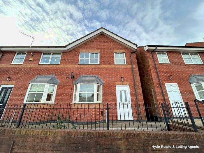 3 Bedroom Semi-Detached House To Rent In Hartshill Road, Hartshill, Stoke-on-Trent, ST4