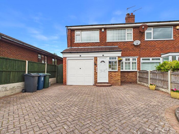 3 Bedroom Semi-Detached House For Sale In Ennerdale Drive, Aughton, L39