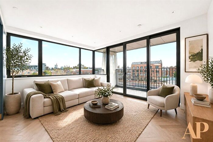 1 Bedroom Flat To Rent In Lansdowne House, Engine House Way, NW1