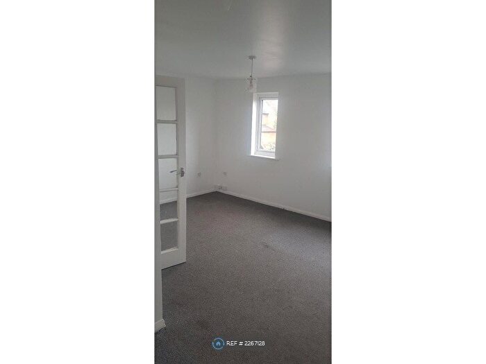 Studio To Rent In Parsonage Road, Grays, RM20