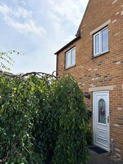 3 Bedroom Terraced House To Rent In Ralegh Crescent, Witney, OX28