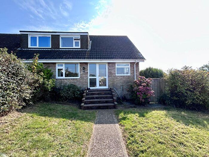 3 Bedroom Chalet For Sale In Powell Close, Newport, PO30