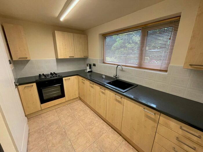 3 Bedroom Flat To Rent In Beaconsfield Road, Rotherham, S60