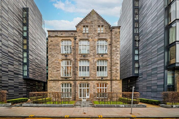 2 Bedroom Apartment For Sale In Simpson Loan, Edinburgh, Midlothian, EH3