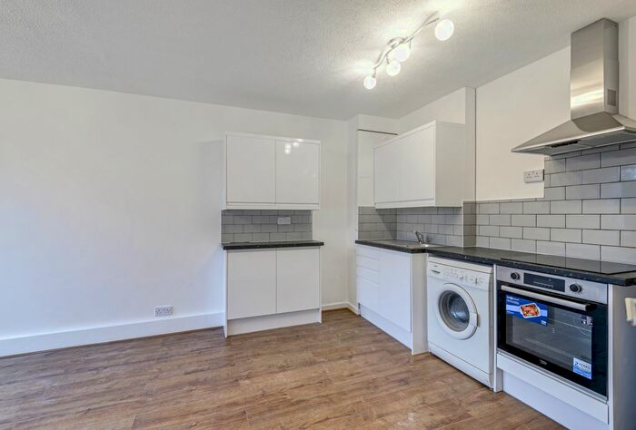 1 Bedroom Flat To Rent In Claudia Place, London, SW19