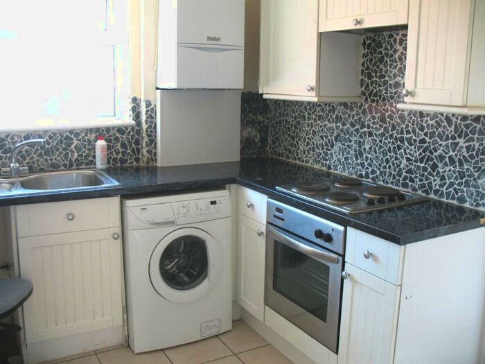 4 Bedroom House To Rent In Lime Grove, Guildford, GU1