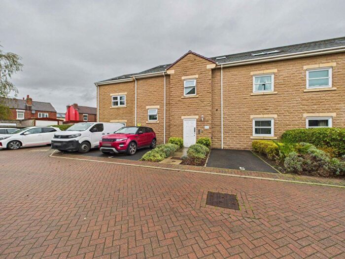 2 Bedroom Flat To Rent In Wentworth Mews, Ackworth, WF7