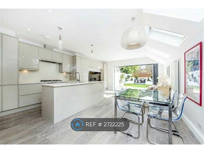 2 Bedroom Flat To Rent In Sands End, London, SW6