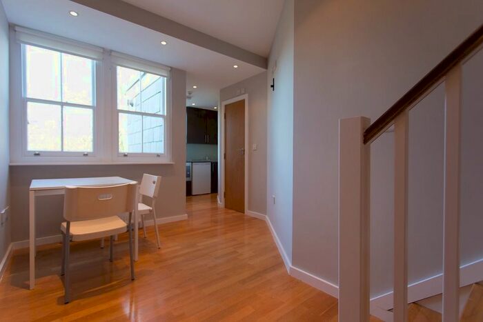 Studio To Rent In Kings Avenue, London N10