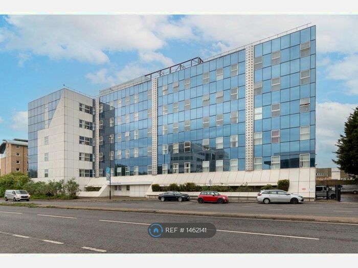 1 Bedroom Flat To Rent In London Road, Crawley, RH10