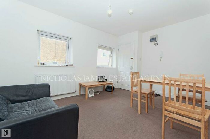 2 Bedroom Flat To Rent In High Street, High Barnet, EN5