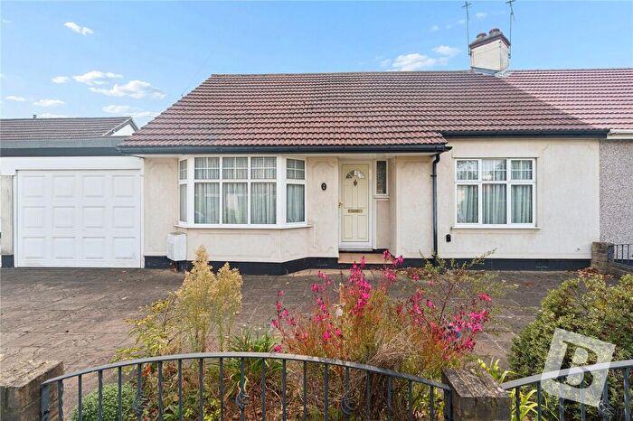 2 Bedroom Bungalow For Sale In Willow Walk, Upminster, RM14
