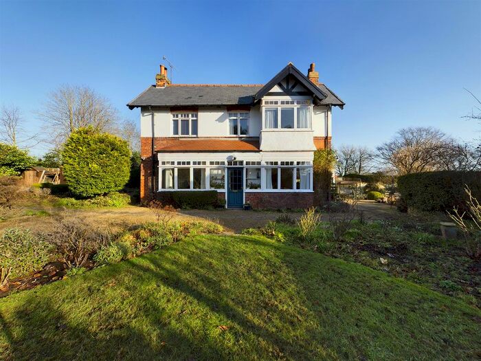 4 Bedroom Semi-Detached House For Sale In Pickering Road, West Ayton YO13