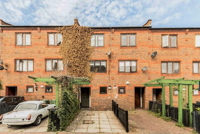 4 Bedroom Property To Rent In Solon Road, London, SW2