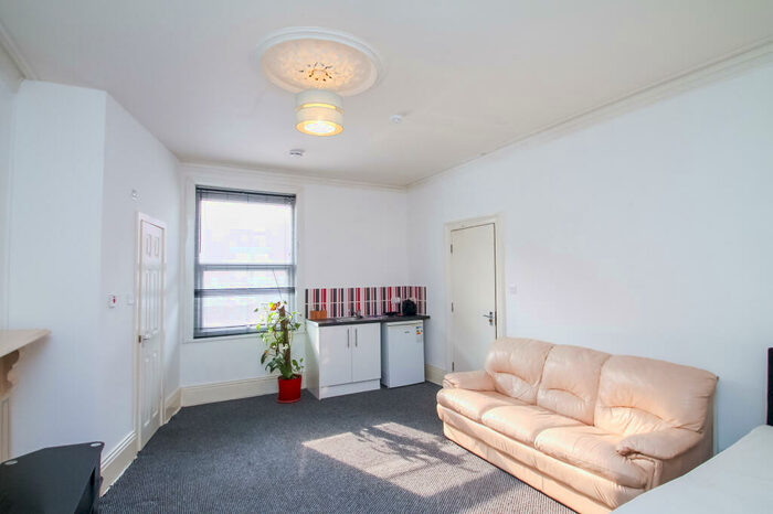 Studio To Rent In Edinburgh Grove, Armley, Leeds, LS12