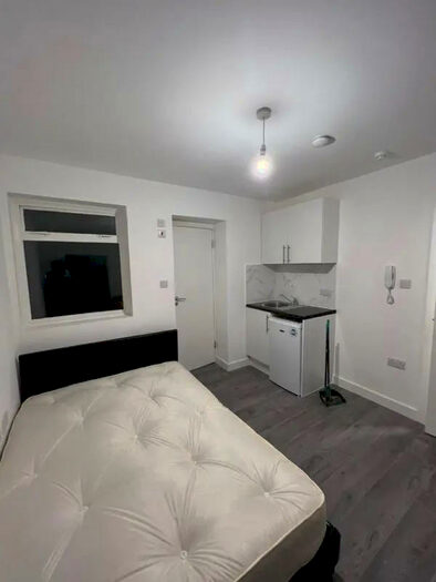 Studio To Rent In Addington Road, Kent, BR4