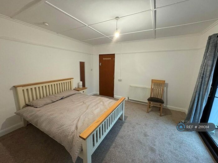 5 Bedroom Semi-Detached House To Rent In Southborough Lane, Bromley, BR2