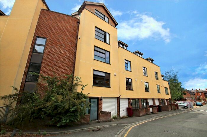 2 Bedroom Flat To Rent In Nelson Mews, St. Giles Close, Reading, Berkshire, RG1