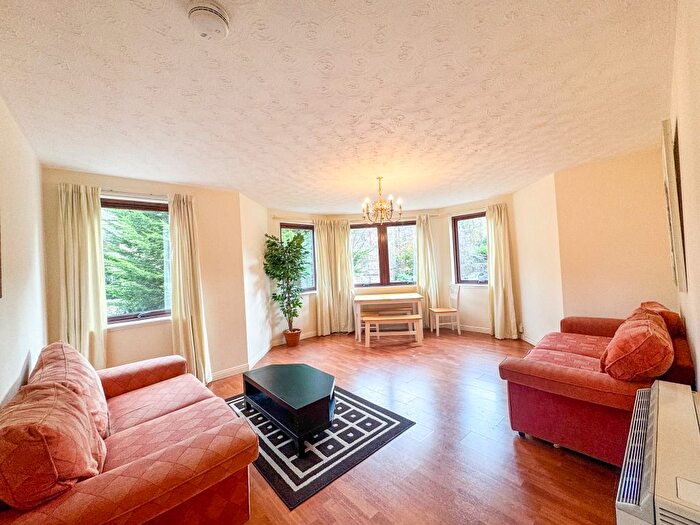 2 Bedroom Flat To Rent In Dorset Place, Polwarth, Edinburgh, EH11