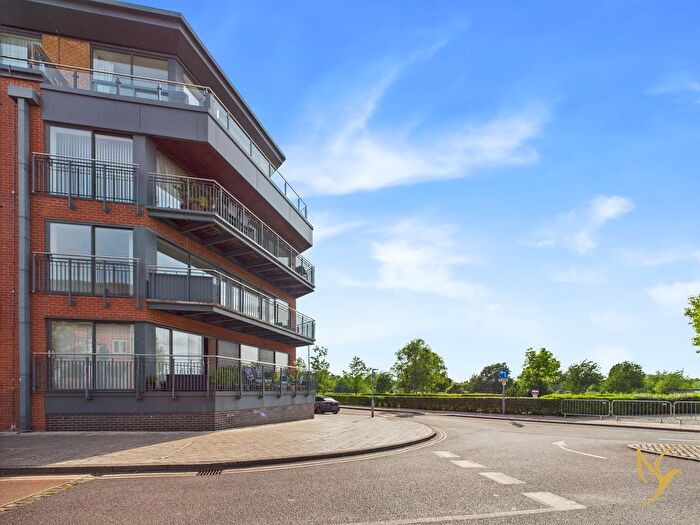 2 Bedroom Flat For Sale In Crossley Road, Worcester, WR5