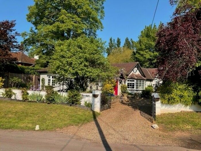 4 Bedroom Bungalow For Sale In Halls Lane, Waltham Saint Lawrence, Reading, RG10